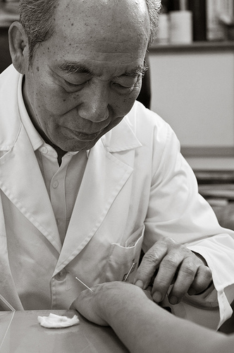 Balingit Acupuncture provides rational and intuitive care. Acupuncture physician