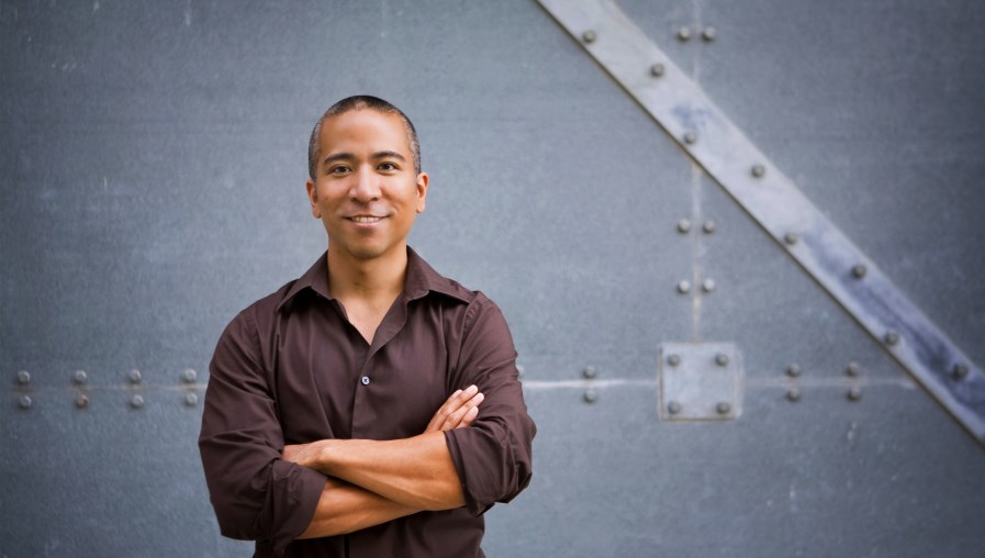Carl M Balingit treats pain, stress, digestive disorders, infertility, headaches, allergies, chronic diseases, and more. San Diego acupuncturist