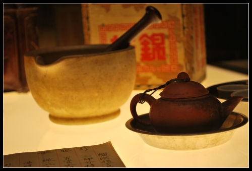 According to Chinese medicine, green tea has a cooling effect on the body. Yi Xing clay pot