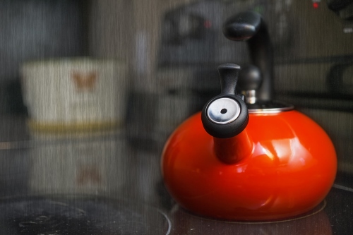Chinese medicine says green tea is cooling, and black tea is warming. Tea time.